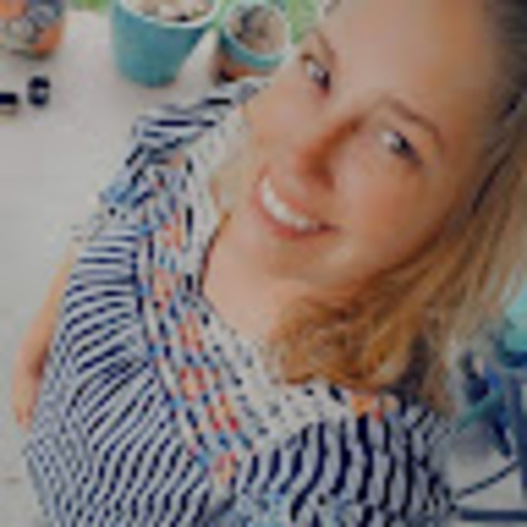 Meet your Posher, Jennifer - Picture 1 of 1